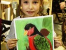 Grup 8 10 ani Desen in pastel cretat Papagal Delia 130x98 Atelier de pictura si desen, 8 10 ani