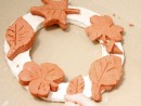 Grup 8 10 ani Pasta ceramica Coronita de frunze Ilinca 130x98 Atelier modelaj